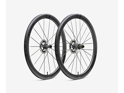 Scope Artech 4.A Disc hjulsæt Carbon 700c 45mm fælg og Shimano body - Black decals - 2025
