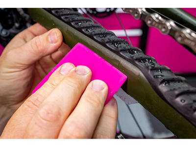 Muc-Off Application Squeegee - Gummiskraber - Pink