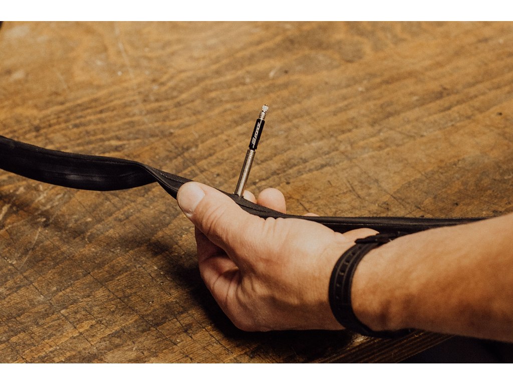 FORCE ventilforlænger presta 31mm lang i aluminium - Sort