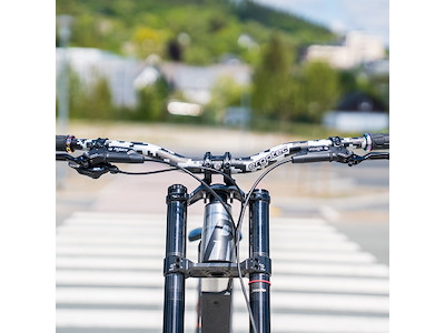 Ergotec Low Riser Bar 6+ Styr MTB ø31,8mm/800mm bred - Safety level 6+ - Sort sand pixel