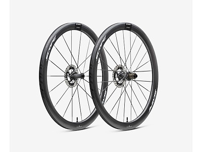 Scope Artech 4 Disc hjulsæt Carbon 700c 45mm fælg og Shimano body - White decals - 2025