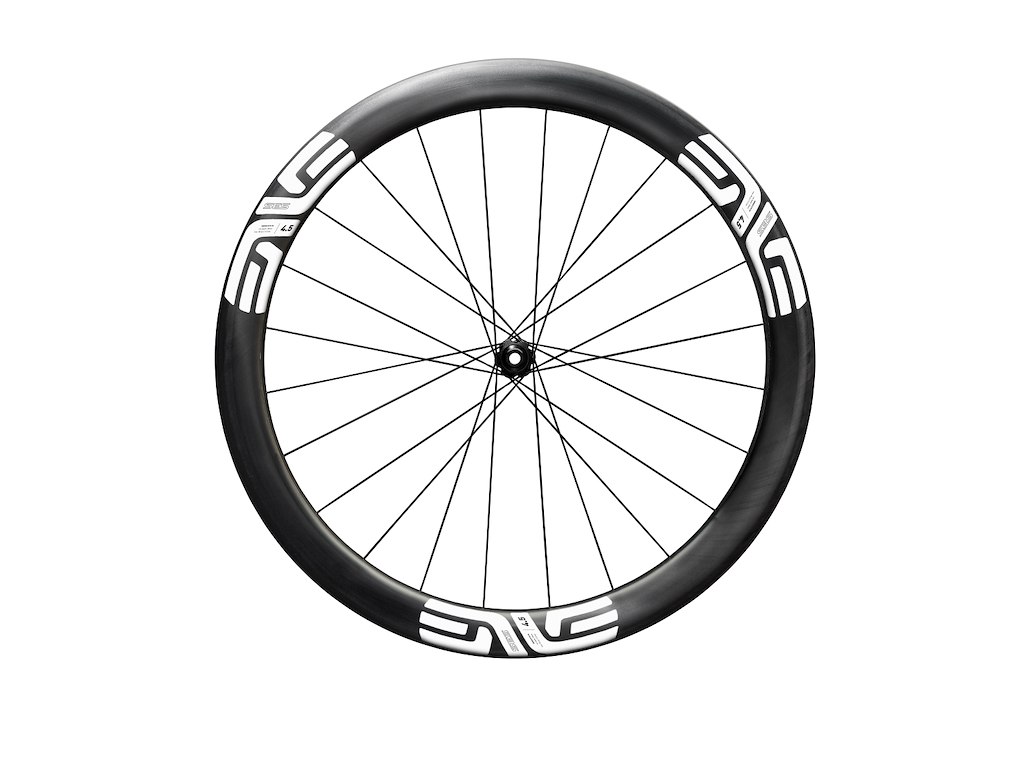 ENVE SES 4.5 forhjul Race 700c Center Lock disc og E-Thru 12 x 100mm med hvide stickers