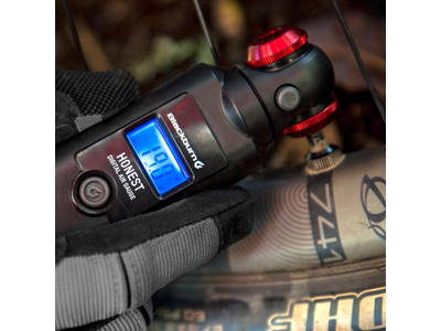 Blackburn Honest - Digital dæktryksmåler - 1-150 PSI