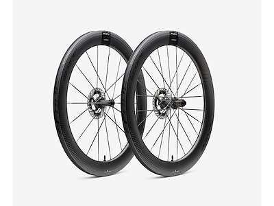 Scope Artech 6.A Disc hjulsæt Carbon 700c 65mm fælg og Shimano body - Black decals - 2025