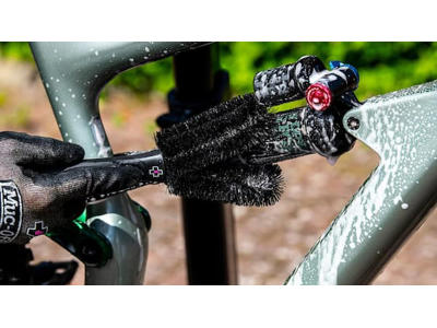 Muc-Off 2-delt børste - Til rengøring af eger, rotor m.m. 